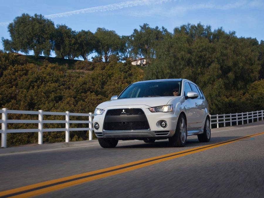  Mitsubishi Outlander GT 2010 года  (фото 26 из 91)